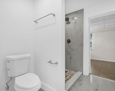 261 Ne 45th Street - Photo Thumbnail 11