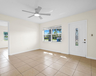 261 Ne 45th Street - Photo Thumbnail 4