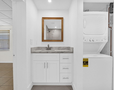 261 Ne 45th Street - Photo Thumbnail 17