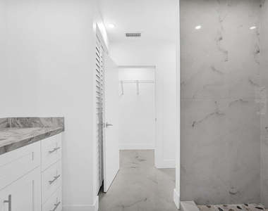 261 Ne 45th Street - Photo Thumbnail 10