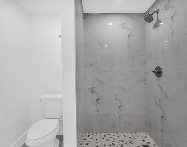 261 Ne 45th Street - Photo Thumbnail 12