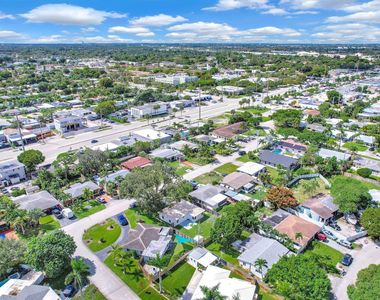 261 Ne 45th Street - Photo Thumbnail 54