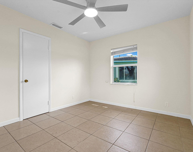 261 Ne 45th Street - Photo Thumbnail 32