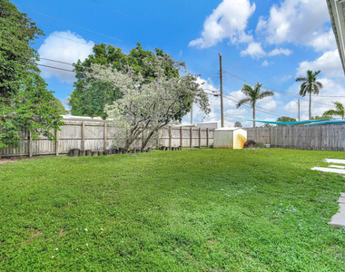 261 Ne 45th Street - Photo Thumbnail 3