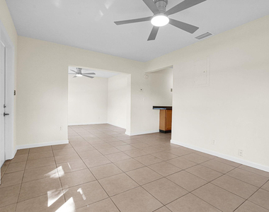 261 Ne 45th Street - Photo Thumbnail 6