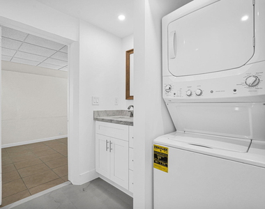 261 Ne 45th Street - Photo Thumbnail 14