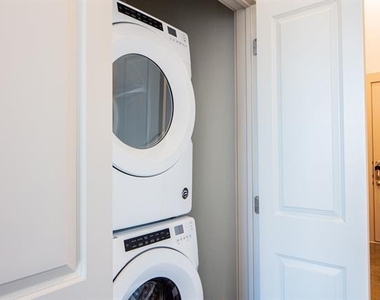 830 N Zang Boulevard - Photo Thumbnail 8