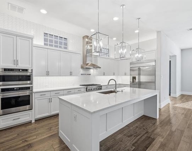7812 Merit Lane - Photo Thumbnail 4