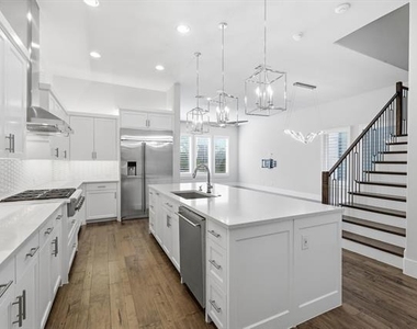 7812 Merit Lane - Photo Thumbnail 5