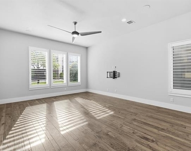 7812 Merit Lane - Photo Thumbnail 3