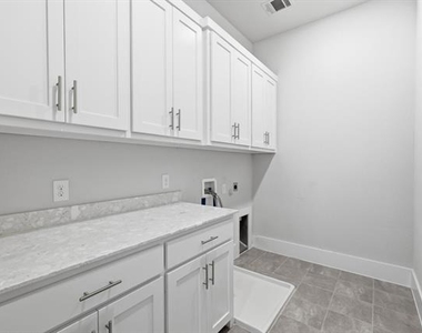 7812 Merit Lane - Photo Thumbnail 9