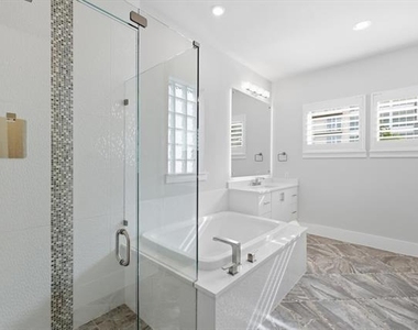 7812 Merit Lane - Photo Thumbnail 13