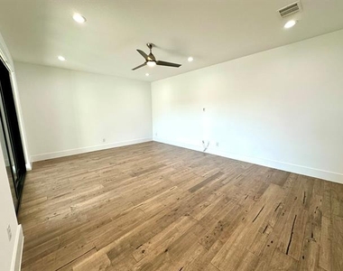 6108 Preserve Drive - Photo Thumbnail 16