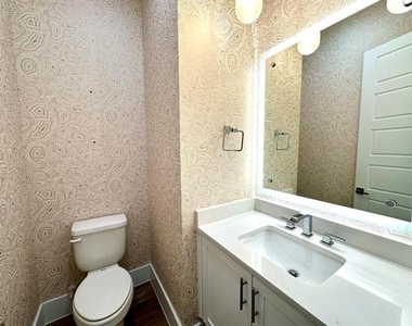 6108 Preserve Drive - Photo Thumbnail 9