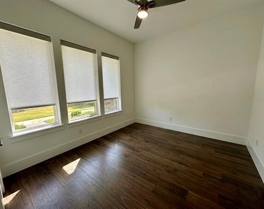 6108 Preserve Drive - Photo Thumbnail 23