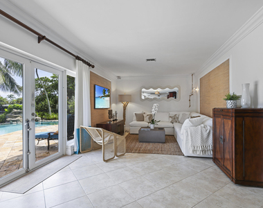 1925 Coral Gardens Drive - Photo Thumbnail 4