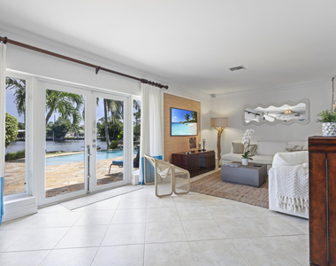 1925 Coral Gardens Drive - Photo Thumbnail 5