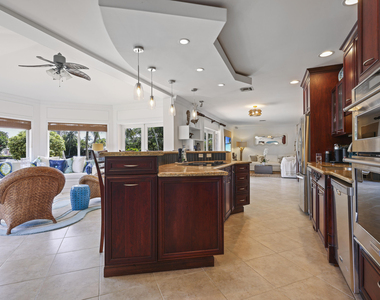 1925 Coral Gardens Drive - Photo Thumbnail 9
