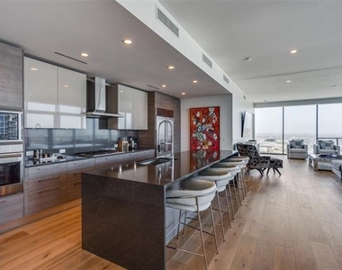 7901 Windrose Avenue - Photo Thumbnail 7