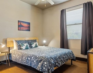 1125 S Jennings Avenue - Photo Thumbnail 4