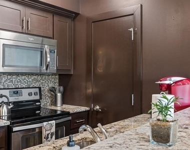 1125 S Jennings Avenue - Photo Thumbnail 1