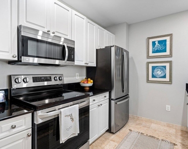 255 Evernia Street - Photo Thumbnail 8