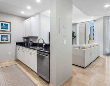 255 Evernia Street - Photo Thumbnail 6