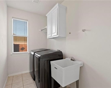 1313 Bradbury Drive - Photo Thumbnail 29
