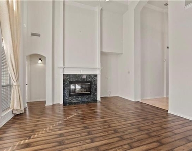 1313 Bradbury Drive - Photo Thumbnail 5