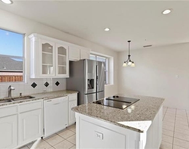 1313 Bradbury Drive - Photo Thumbnail 12