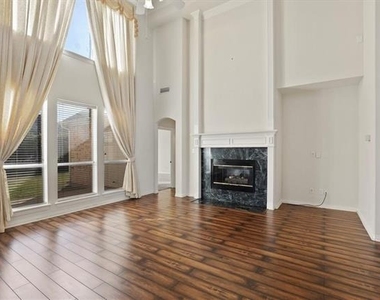 1313 Bradbury Drive - Photo Thumbnail 6