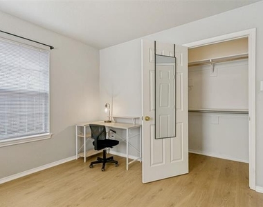 107 S Crawford Street - Photo Thumbnail 3