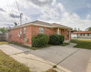 107 S Crawford Street - Photo Thumbnail 5