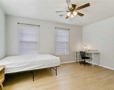 107 S Crawford Street - Photo Thumbnail 1