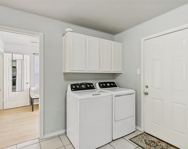 107 S Crawford Street - Photo Thumbnail 13