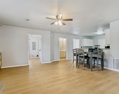 107 S Crawford Street - Photo Thumbnail 9