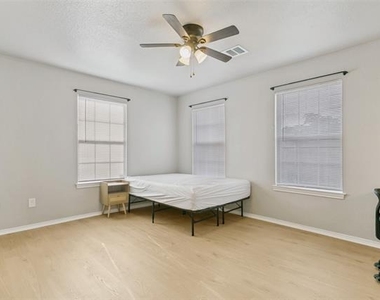 107 S Crawford Street - Photo Thumbnail 2