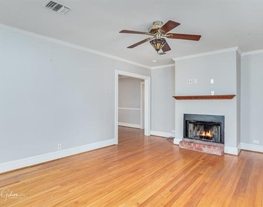 204 Leo Avenue - Photo Thumbnail 6