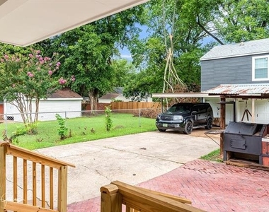 204 Leo Avenue - Photo Thumbnail 5