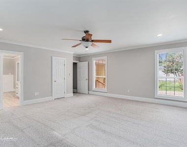 204 Leo Avenue - Photo Thumbnail 19