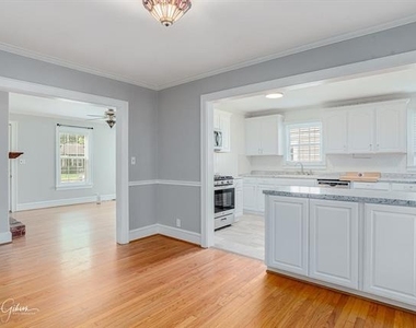 204 Leo Avenue - Photo Thumbnail 11
