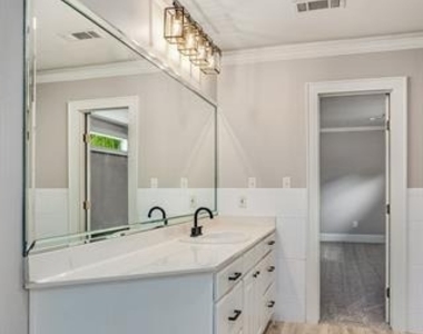 204 Leo Avenue - Photo Thumbnail 21