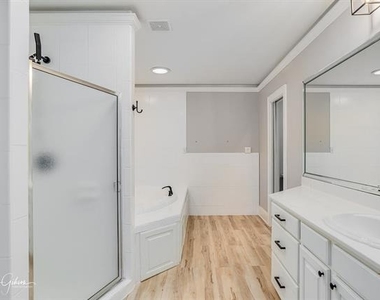 204 Leo Avenue - Photo Thumbnail 18