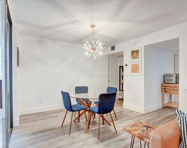 1915 Lavers Circle - Photo Thumbnail 10