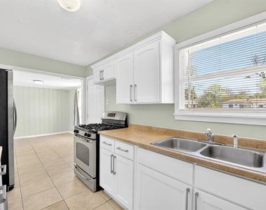 10922 Castolon Drive - Photo Thumbnail 22