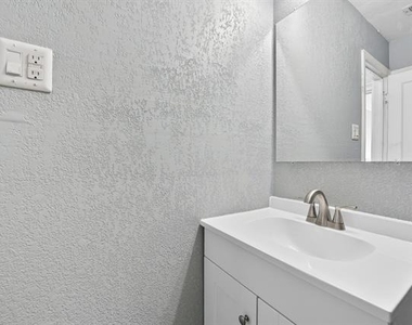 10922 Castolon Drive - Photo Thumbnail 15