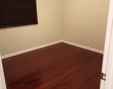 512 Gardens Drive - Photo Thumbnail 17