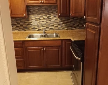 512 Gardens Drive - Photo Thumbnail 4