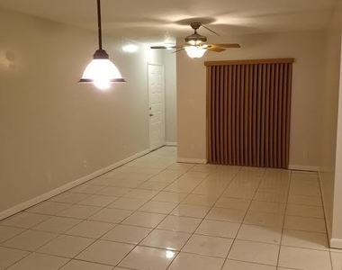 512 Gardens Drive - Photo Thumbnail 6