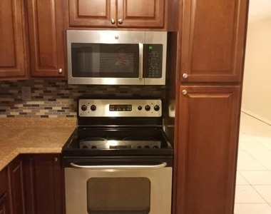 512 Gardens Drive - Photo Thumbnail 2